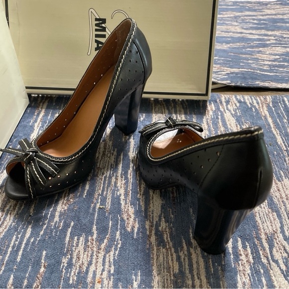 Women’s Shoes - Picture 7 of 10